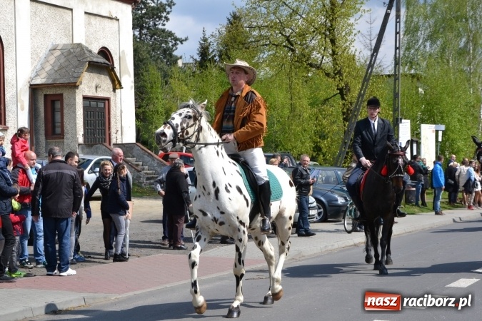 Zdjęcie w galerii na portalu naszraciborz.pl: Galopem, czyli finał bieńkowickiej procesji konnej  wiadomości z regionu