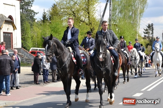 Zdjęcie w galerii na portalu naszraciborz.pl: Galopem, czyli finał bieńkowickiej procesji konnej  wiadomości z regionu