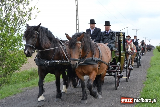 Zdjęcie w galerii na portalu naszraciborz.pl: Galopem, czyli finał bieńkowickiej procesji konnej  wiadomości z regionu
