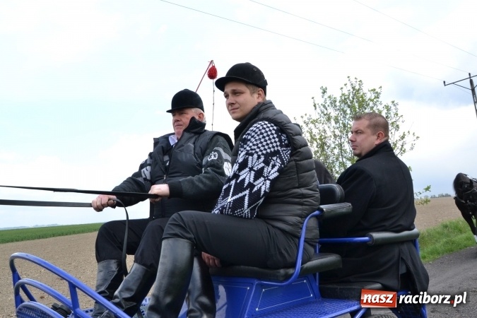 Zdjęcie w galerii na portalu naszraciborz.pl: Galopem, czyli finał bieńkowickiej procesji konnej  wiadomości z regionu