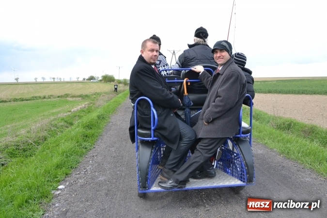 Zdjęcie w galerii na portalu naszraciborz.pl: Galopem, czyli finał bieńkowickiej procesji konnej  wiadomości z regionu