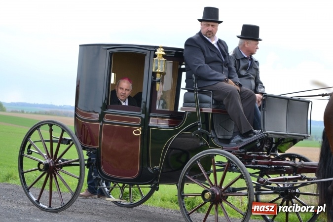 Zdjęcie w galerii na portalu naszraciborz.pl: Galopem, czyli finał bieńkowickiej procesji konnej  wiadomości z regionu