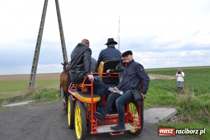 Zdjęcie w galerii na portalu naszraciborz.pl: Galopem, czyli finał bieńkowickiej procesji konnej  wiadomości z regionu