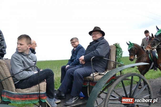 Zdjęcie w galerii na portalu naszraciborz.pl: Galopem, czyli finał bieńkowickiej procesji konnej  wiadomości z regionu