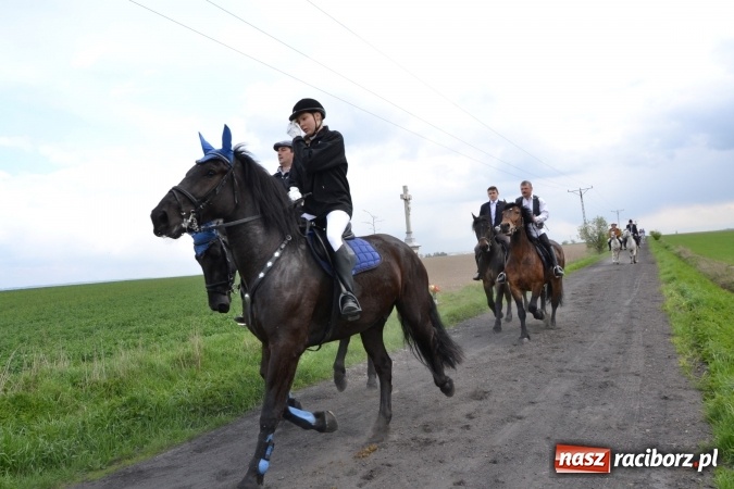 Zdjęcie w galerii na portalu naszraciborz.pl: Galopem, czyli finał bieńkowickiej procesji konnej  wiadomości z regionu
