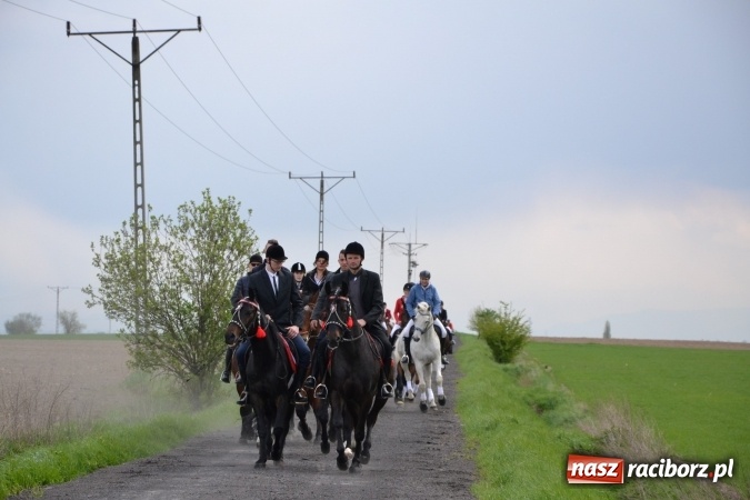 Zdjęcie w galerii na portalu naszraciborz.pl: Galopem, czyli finał bieńkowickiej procesji konnej  wiadomości z regionu