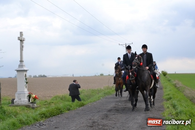 Zdjęcie w galerii na portalu naszraciborz.pl: Galopem, czyli finał bieńkowickiej procesji konnej  wiadomości z regionu