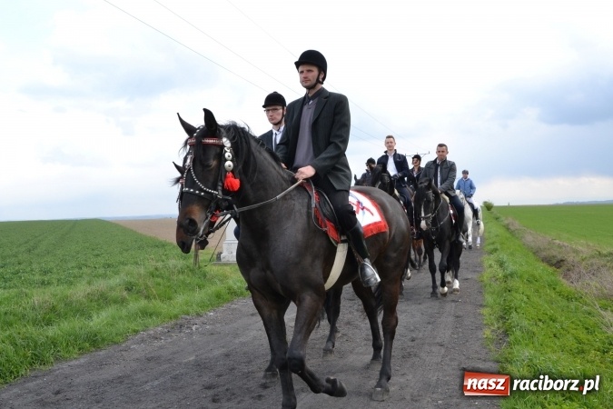 Zdjęcie w galerii na portalu naszraciborz.pl: Galopem, czyli finał bieńkowickiej procesji konnej  wiadomości z regionu
