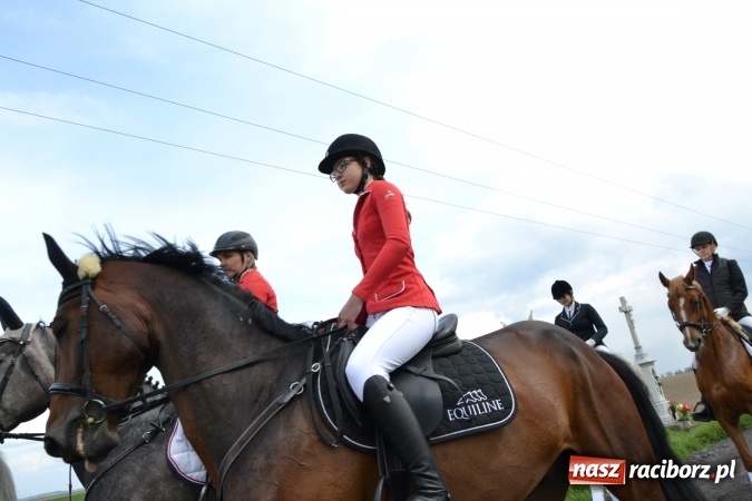 Zdjęcie w galerii na portalu naszraciborz.pl: Galopem, czyli finał bieńkowickiej procesji konnej  wiadomości z regionu