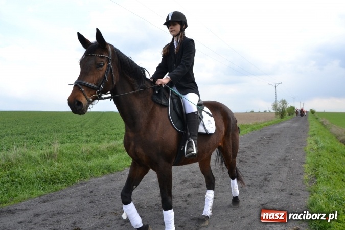 Zdjęcie w galerii na portalu naszraciborz.pl: Galopem, czyli finał bieńkowickiej procesji konnej  wiadomości z regionu