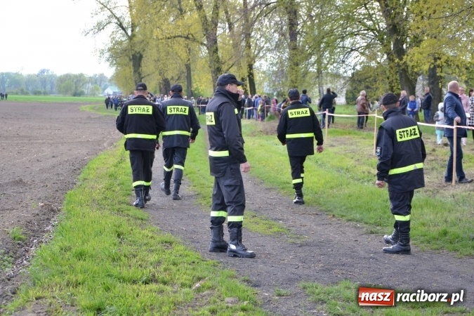 Zdjęcie w galerii na portalu naszraciborz.pl: Galopem, czyli finał bieńkowickiej procesji konnej  wiadomości z regionu