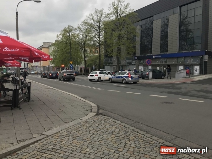 Zdjęcie w galerii na portalu naszraciborz.pl: Trudno będzie pobić ten wyczyn. Miszcz parkowania z ulicy Mickiewicza wiadomości z regionu