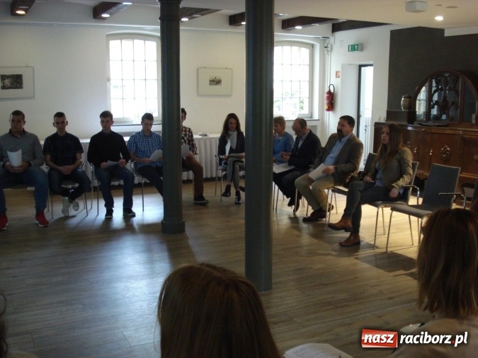 Zdjęcie w galerii na portalu naszraciborz.pl: Raciborzanie na seminarium w Königswinter wiadomości z regionu