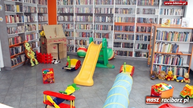 Zdjęcie w galerii na portalu naszraciborz.pl: Głośne czytanie i kolorowe zabawki - Klub Malucha zorganizował kolejne spotkanie wiadomości z regionu