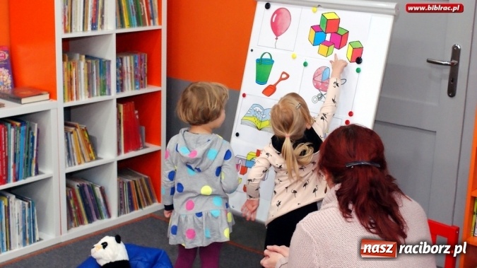 Zdjęcie w galerii na portalu naszraciborz.pl: Głośne czytanie i kolorowe zabawki - Klub Malucha zorganizował kolejne spotkanie wiadomości z regionu