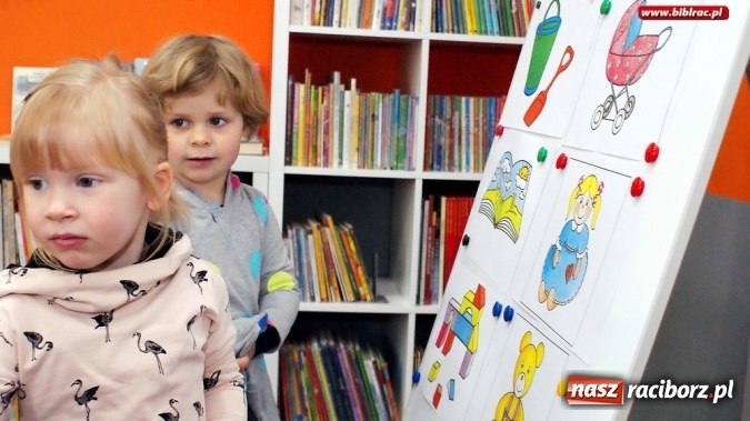 Zdjęcie w galerii na portalu naszraciborz.pl: Głośne czytanie i kolorowe zabawki - Klub Malucha zorganizował kolejne spotkanie wiadomości z regionu