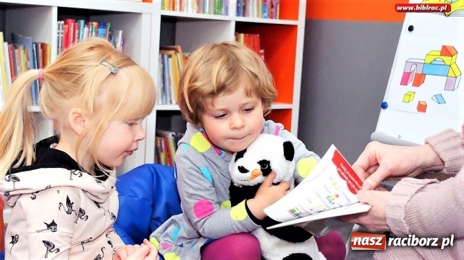 Zdjęcie w galerii na portalu naszraciborz.pl: Głośne czytanie i kolorowe zabawki - Klub Malucha zorganizował kolejne spotkanie wiadomości z regionu