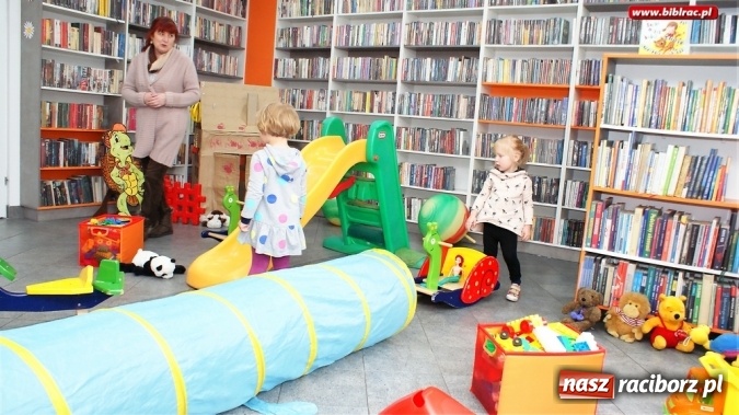 Zdjęcie w galerii na portalu naszraciborz.pl: Głośne czytanie i kolorowe zabawki - Klub Malucha zorganizował kolejne spotkanie wiadomości z regionu