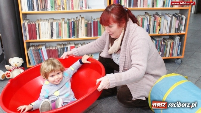 Zdjęcie w galerii na portalu naszraciborz.pl: Głośne czytanie i kolorowe zabawki - Klub Malucha zorganizował kolejne spotkanie wiadomości z regionu