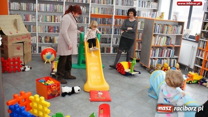 Zdjęcie w galerii na portalu naszraciborz.pl: Głośne czytanie i kolorowe zabawki - Klub Malucha zorganizował kolejne spotkanie wiadomości z regionu