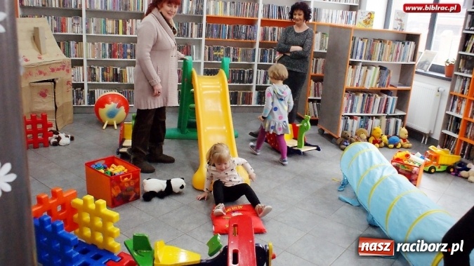 Zdjęcie w galerii na portalu naszraciborz.pl: Głośne czytanie i kolorowe zabawki - Klub Malucha zorganizował kolejne spotkanie wiadomości z regionu