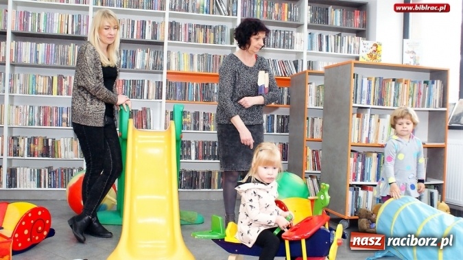 Zdjęcie w galerii na portalu naszraciborz.pl: Głośne czytanie i kolorowe zabawki - Klub Malucha zorganizował kolejne spotkanie wiadomości z regionu