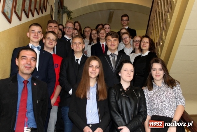 Zdjęcie w galerii na portalu naszraciborz.pl: Pierwszy dzień egzaminów w Gimnazjum nr 5 wiadomości z regionu