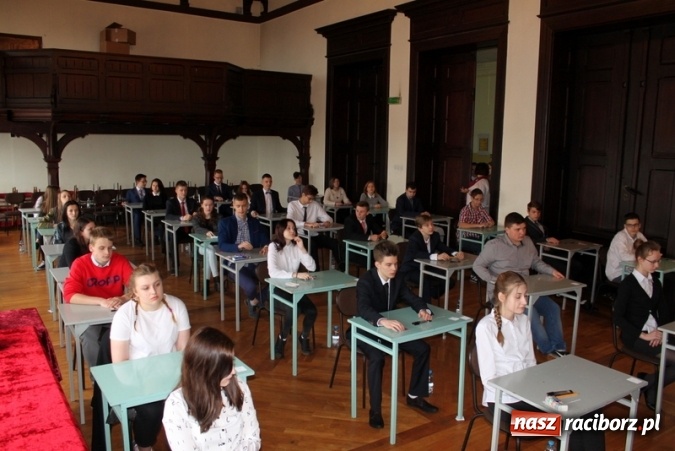 Zdjęcie w galerii na portalu naszraciborz.pl: Pierwszy dzień egzaminów w Gimnazjum nr 5 wiadomości z regionu