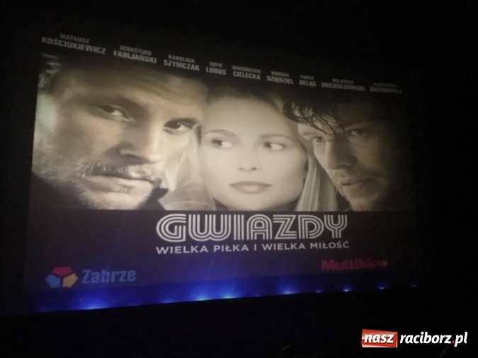 Zdjęcie w galerii na portalu naszraciborz.pl: Przejście graniczne w Chałupkach na wielkim ekranie - wczoraj odbył się przedpremierowy pokaz&nbsp;filmu Gwiazdy wiadomości z regionu