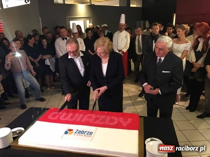 Zdjęcie w galerii na portalu naszraciborz.pl: Przejście graniczne w Chałupkach na wielkim ekranie - wczoraj odbył się przedpremierowy pokaz&nbsp;filmu Gwiazdy wiadomości z regionu