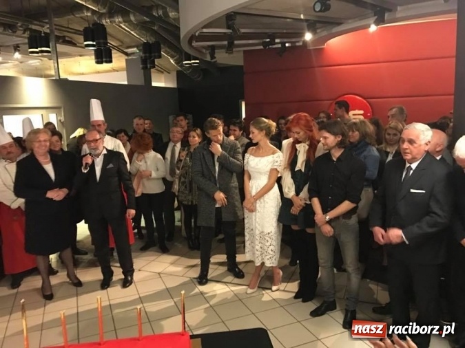 Zdjęcie w galerii na portalu naszraciborz.pl: Przejście graniczne w Chałupkach na wielkim ekranie - wczoraj odbył się przedpremierowy pokaz&nbsp;filmu Gwiazdy wiadomości z regionu