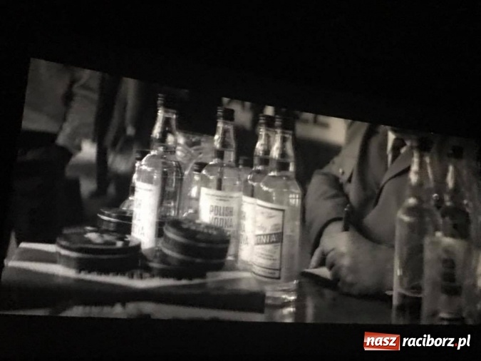 Zdjęcie w galerii na portalu naszraciborz.pl: Przejście graniczne w Chałupkach na wielkim ekranie - wczoraj odbył się przedpremierowy pokaz&nbsp;filmu Gwiazdy wiadomości z regionu