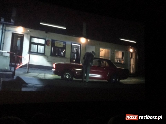 Zdjęcie w galerii na portalu naszraciborz.pl: Przejście graniczne w Chałupkach na wielkim ekranie - wczoraj odbył się przedpremierowy pokaz&nbsp;filmu Gwiazdy wiadomości z regionu