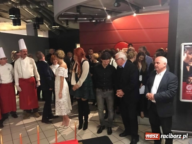 Zdjęcie w galerii na portalu naszraciborz.pl: Przejście graniczne w Chałupkach na wielkim ekranie - wczoraj odbył się przedpremierowy pokaz&nbsp;filmu Gwiazdy wiadomości z regionu