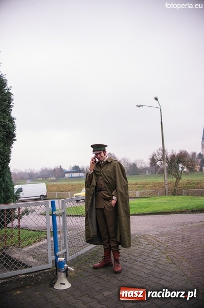 Zdjęcie w galerii na portalu naszraciborz.pl: Przejście graniczne w Chałupkach na wielkim ekranie - wczoraj odbył się przedpremierowy pokaz&nbsp;filmu Gwiazdy wiadomości z regionu