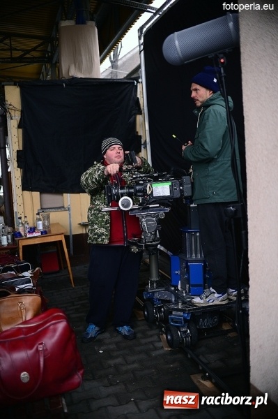 Zdjęcie w galerii na portalu naszraciborz.pl: Przejście graniczne w Chałupkach na wielkim ekranie - wczoraj odbył się przedpremierowy pokaz&nbsp;filmu Gwiazdy wiadomości z regionu