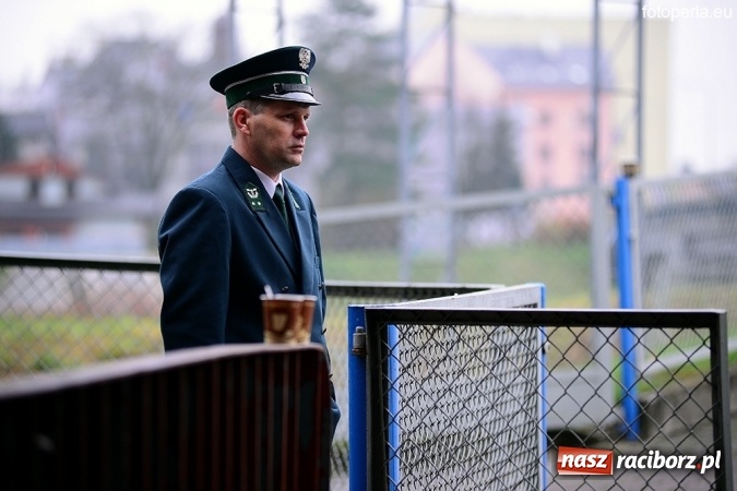 Zdjęcie w galerii na portalu naszraciborz.pl: Przejście graniczne w Chałupkach na wielkim ekranie - wczoraj odbył się przedpremierowy pokaz&nbsp;filmu Gwiazdy wiadomości z regionu