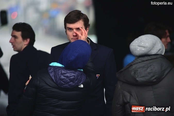 Zdjęcie w galerii na portalu naszraciborz.pl: Przejście graniczne w Chałupkach na wielkim ekranie - wczoraj odbył się przedpremierowy pokaz&nbsp;filmu Gwiazdy wiadomości z regionu