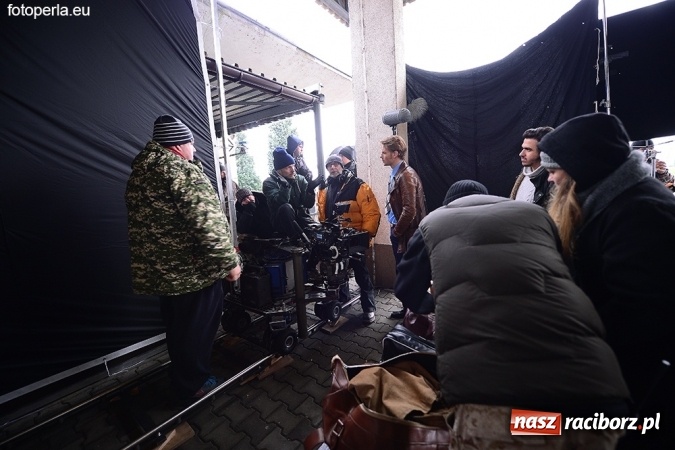 Zdjęcie w galerii na portalu naszraciborz.pl: Przejście graniczne w Chałupkach na wielkim ekranie - wczoraj odbył się przedpremierowy pokaz&nbsp;filmu Gwiazdy wiadomości z regionu