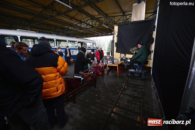 Zdjęcie w galerii na portalu naszraciborz.pl: Przejście graniczne w Chałupkach na wielkim ekranie - wczoraj odbył się przedpremierowy pokaz&nbsp;filmu Gwiazdy wiadomości z regionu