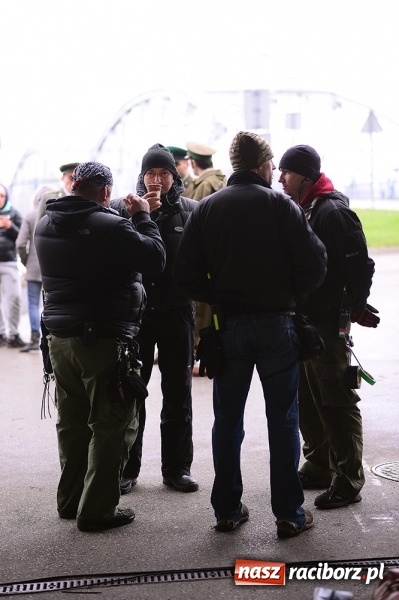 Zdjęcie w galerii na portalu naszraciborz.pl: Przejście graniczne w Chałupkach na wielkim ekranie - wczoraj odbył się przedpremierowy pokaz&nbsp;filmu Gwiazdy wiadomości z regionu