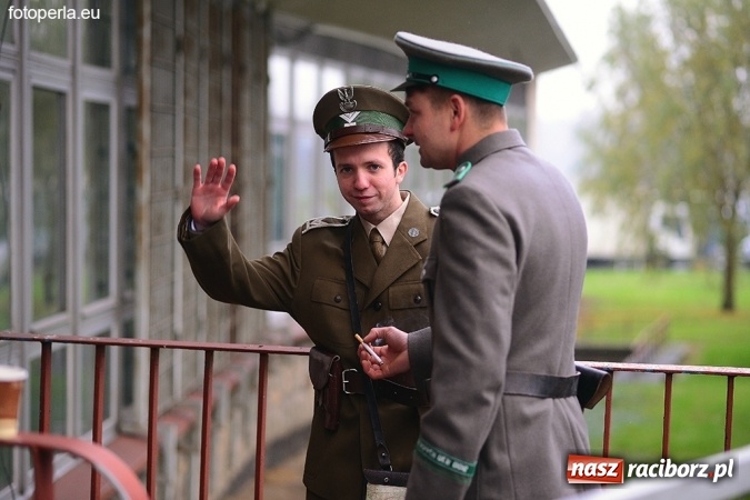 Zdjęcie w galerii na portalu naszraciborz.pl: Przejście graniczne w Chałupkach na wielkim ekranie - wczoraj odbył się przedpremierowy pokaz&nbsp;filmu Gwiazdy wiadomości z regionu