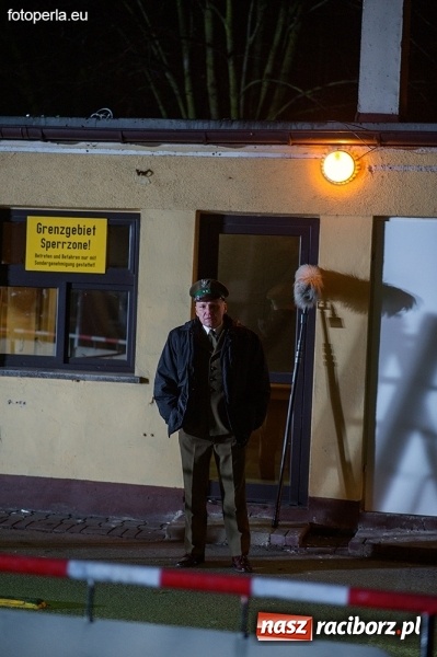 Zdjęcie w galerii na portalu naszraciborz.pl: Przejście graniczne w Chałupkach na wielkim ekranie - wczoraj odbył się przedpremierowy pokaz&nbsp;filmu Gwiazdy wiadomości z regionu