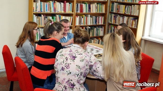 Zdjęcie w galerii na portalu naszraciborz.pl: Warsztaty o (anty)dyskryminowaniu w raciborskiej bibliotece  wiadomości z regionu