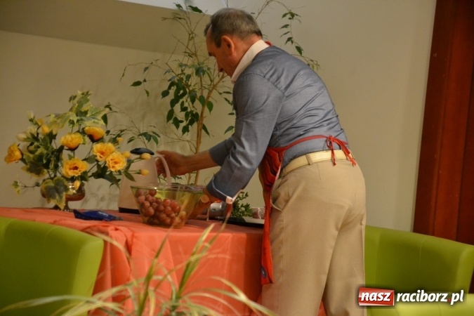 Zdjęcie w galerii na portalu naszraciborz.pl: Członkowie SITG Oddział w Rybniku wzięli udział w spektaklu Rozmówki na linii wiadomości z regionu