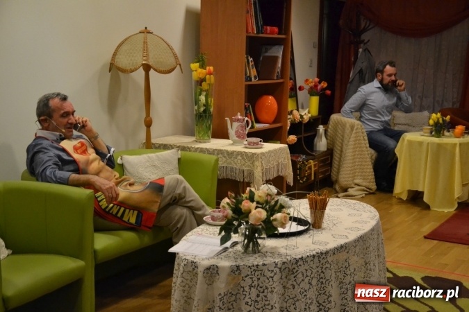 Zdjęcie w galerii na portalu naszraciborz.pl: Członkowie SITG Oddział w Rybniku wzięli udział w spektaklu Rozmówki na linii wiadomości z regionu