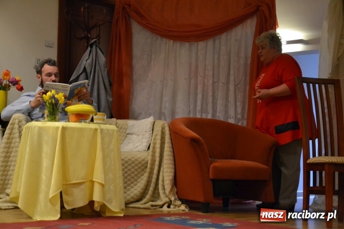Zdjęcie w galerii na portalu naszraciborz.pl: Członkowie SITG Oddział w Rybniku wzięli udział w spektaklu Rozmówki na linii wiadomości z regionu