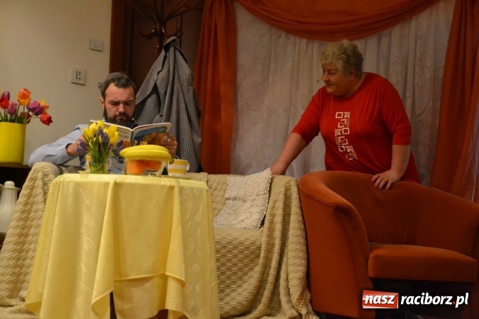 Zdjęcie w galerii na portalu naszraciborz.pl: Członkowie SITG Oddział w Rybniku wzięli udział w spektaklu Rozmówki na linii wiadomości z regionu