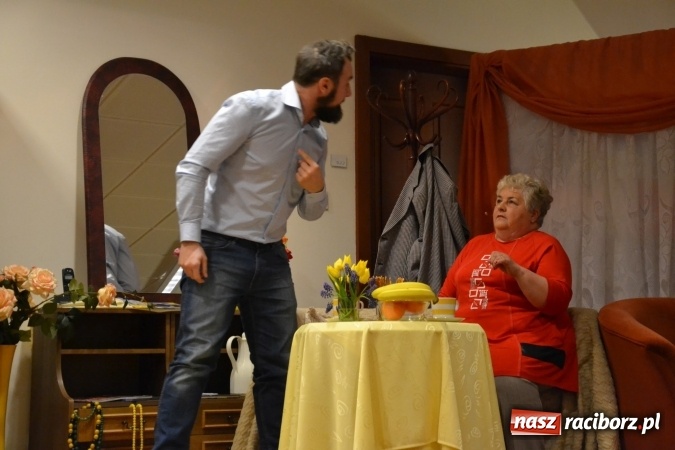 Zdjęcie w galerii na portalu naszraciborz.pl: Członkowie SITG Oddział w Rybniku wzięli udział w spektaklu Rozmówki na linii wiadomości z regionu