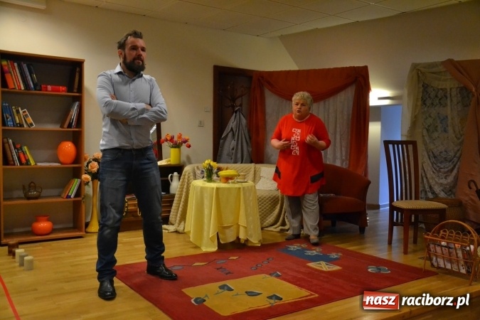 Zdjęcie w galerii na portalu naszraciborz.pl: Członkowie SITG Oddział w Rybniku wzięli udział w spektaklu Rozmówki na linii wiadomości z regionu